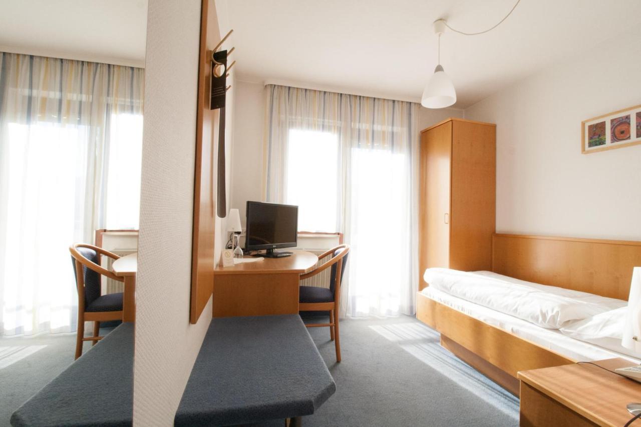Krone Strassdorf Hotel *